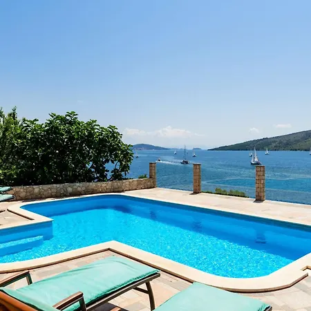Seaside Lara Mit Beheiztem Swimmingpool * Poljica (Trogir)